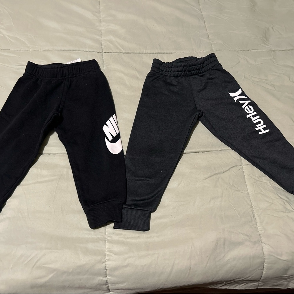 Pair of 3t sweatpants Nike/Hurley